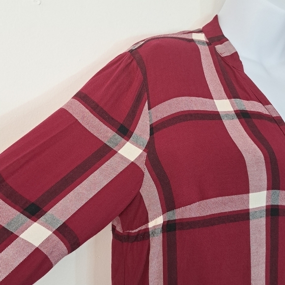 Cupcakes and Cashmere Burgundy Plaid Long Line Top‎ Size Small - Picture 3 of 7